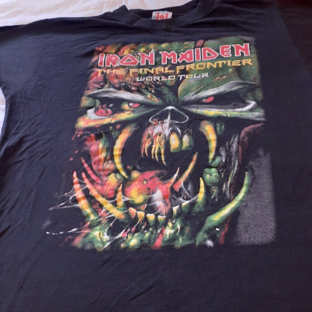 Iron Maiden Final Frontier World Tour Men's T-Shirt 2009/2010  Size  Large